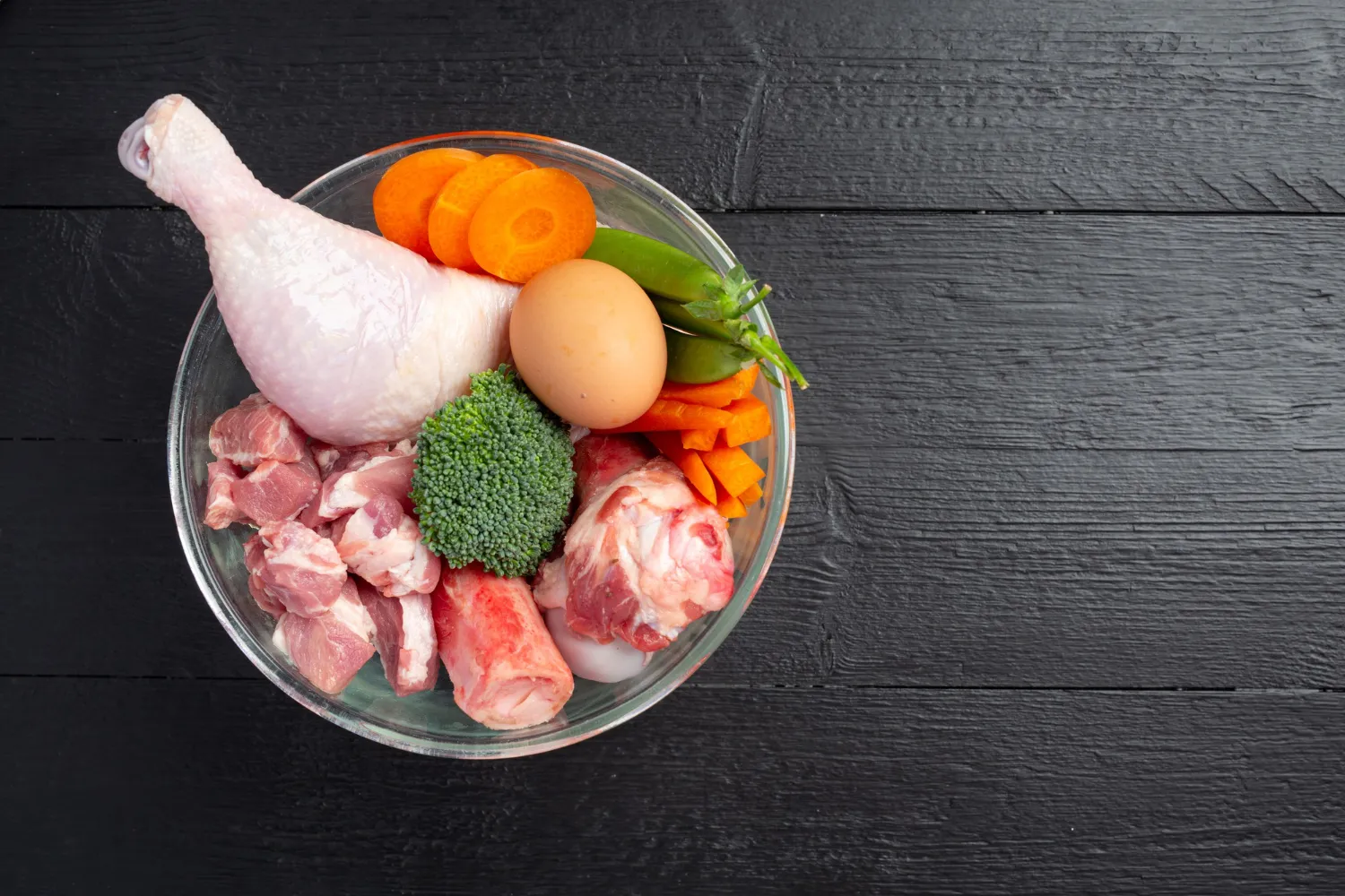 Image 6: Chiken and other meat in a dish